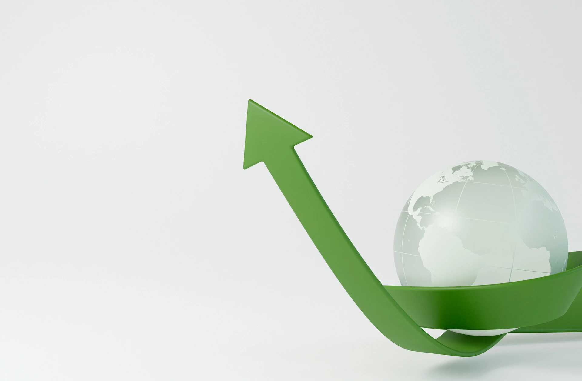 Freccia verde ascendente che avvolge un globo di vetro, a rappresentare la crescita sostenibile delle PMI che adottano lo standard VSME